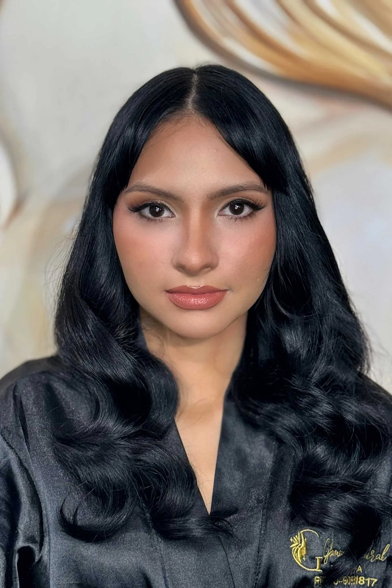 Maquillaje de quinceañera con acabado de lujo en Ciudad Guayana