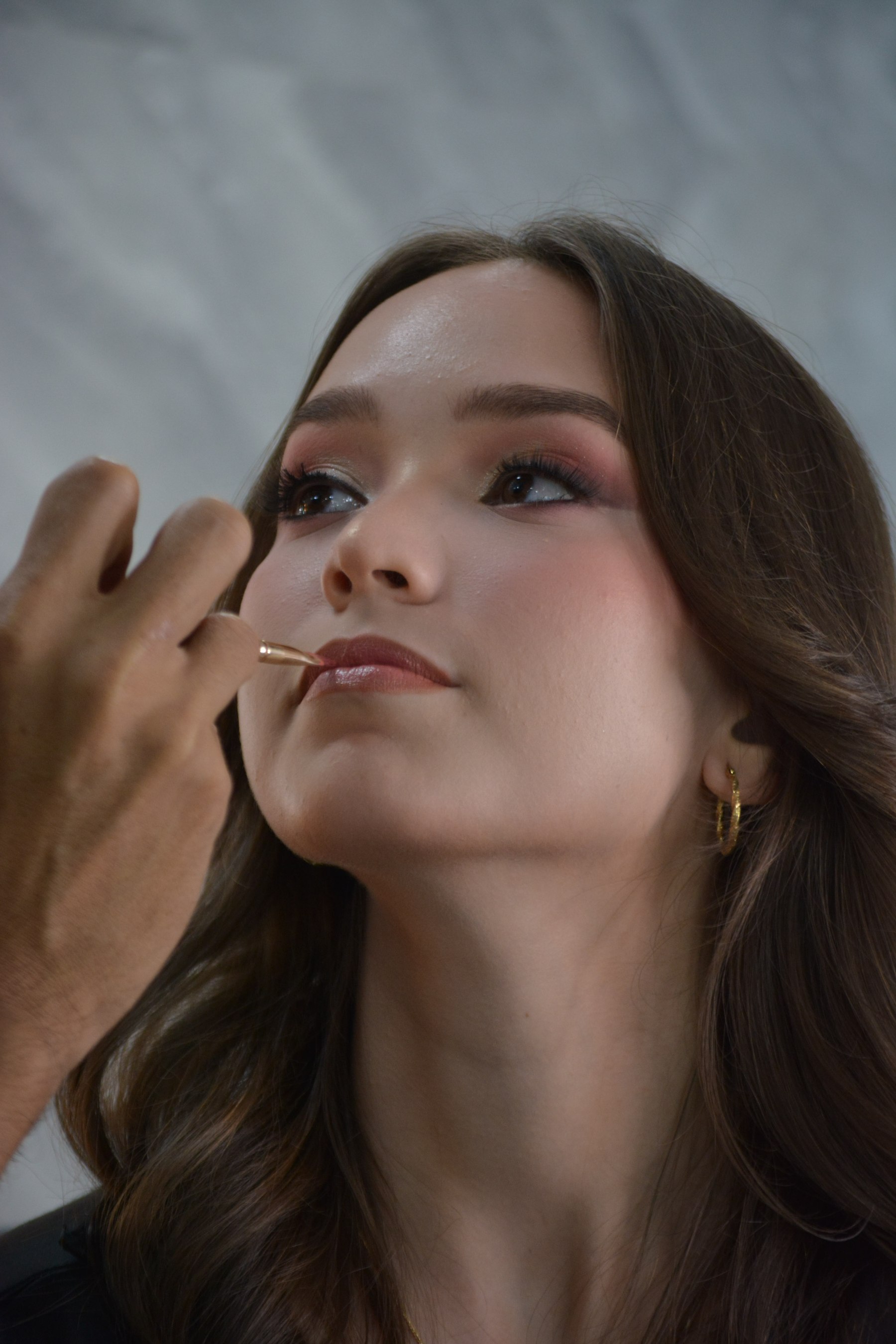 Aplicación personalizada de maquillaje durante la Master Class VIP de Jean Carlos Alcalá